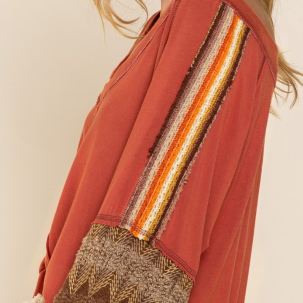 BP10🧡🤎POL playtime in a rust v-neck top w/gorg brown+gold crochet detail! - Picture 10 of 11